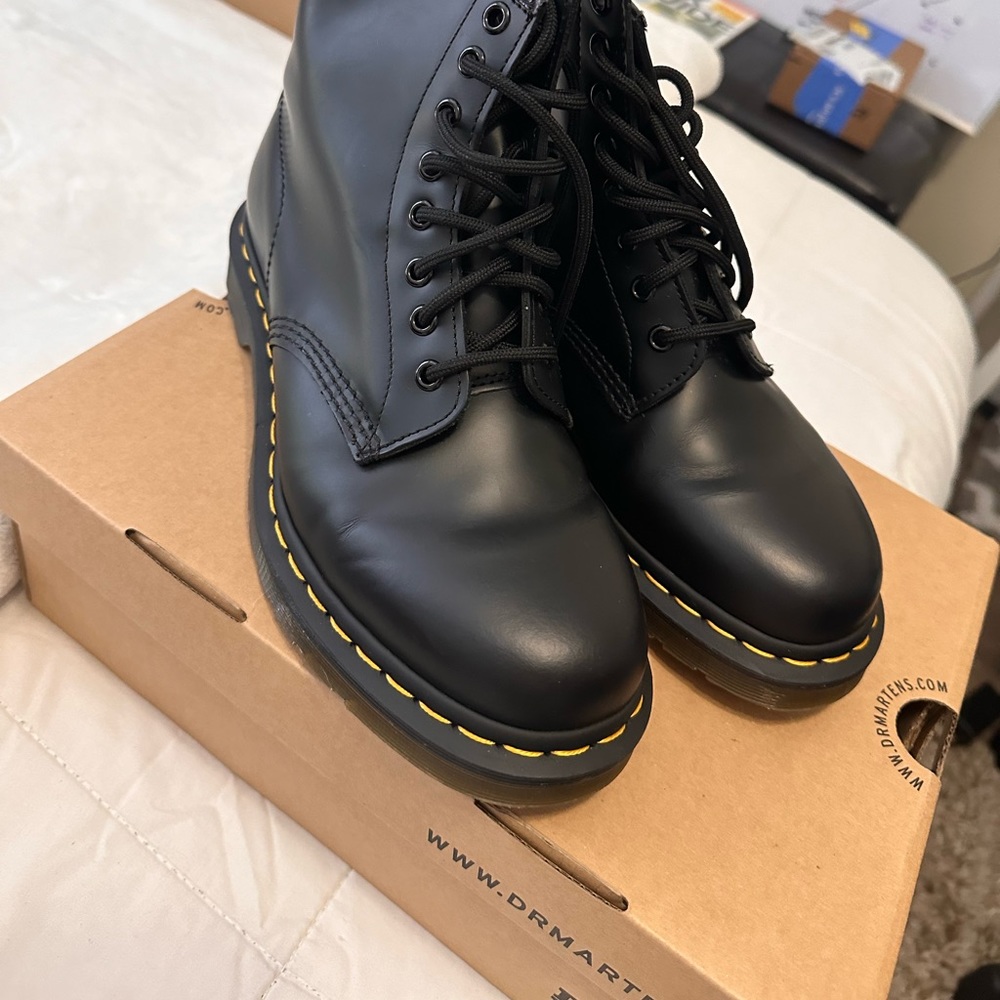 Dr. Martens - Picture 2 of 6